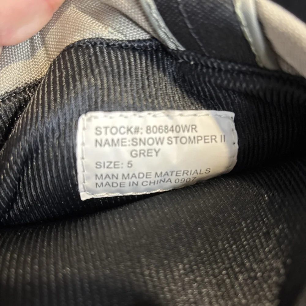 Itasca Youth Snow Boots Size 5 Gray/black